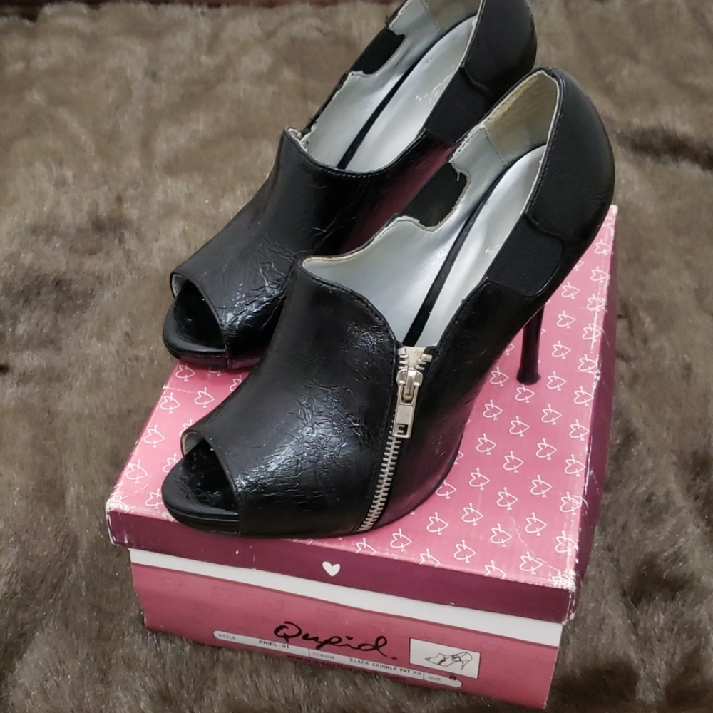 Shoes - Picture 2 of 5